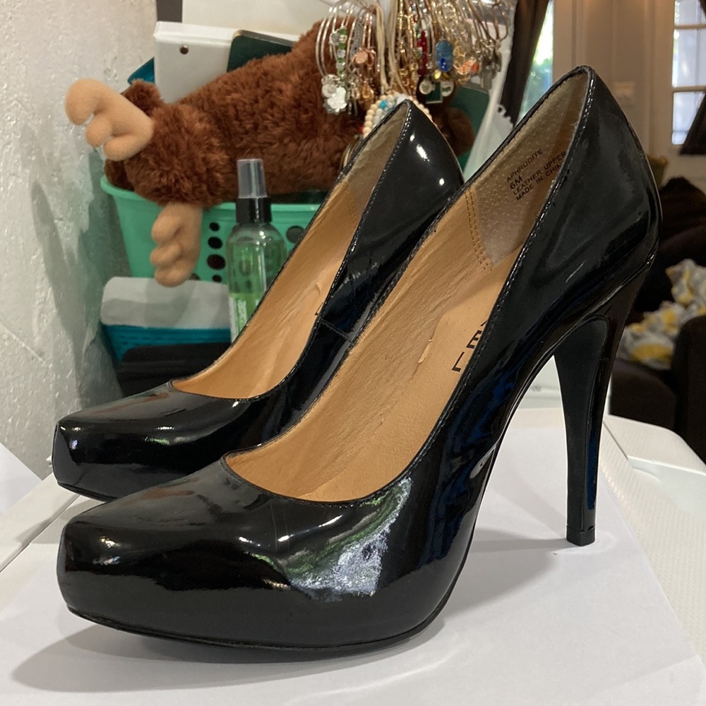 🤑3 for 20$🤑 
Black patent leather high heel, Aphrodite by Michael size 6